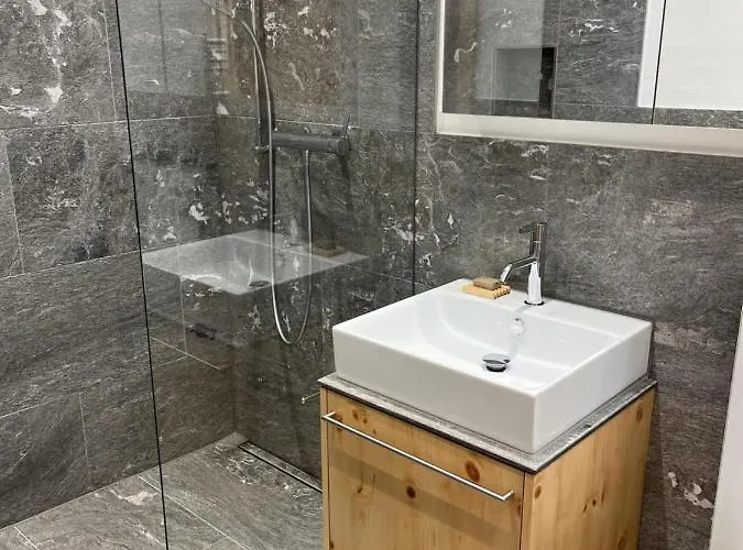 Zum Rota Hus * ארוזה