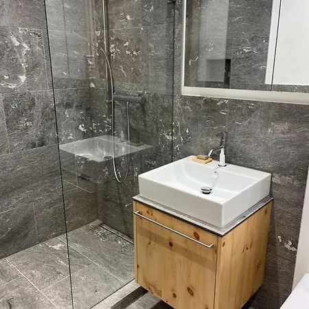 Zum Rota Hus * ארוזה